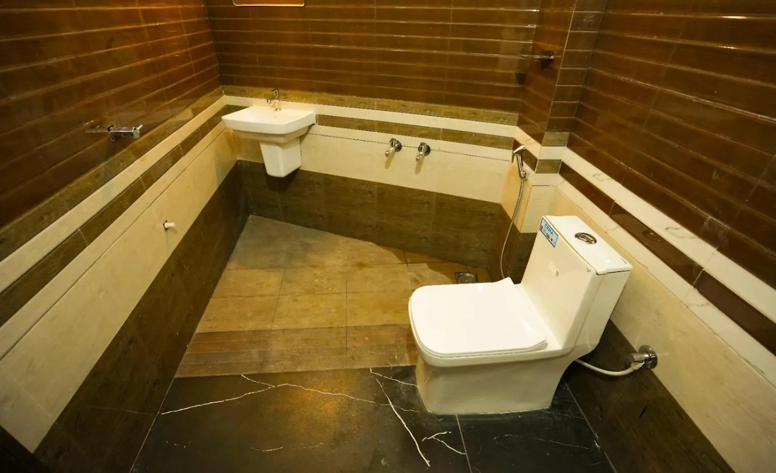 Hotel Ek Residency Anaviratty