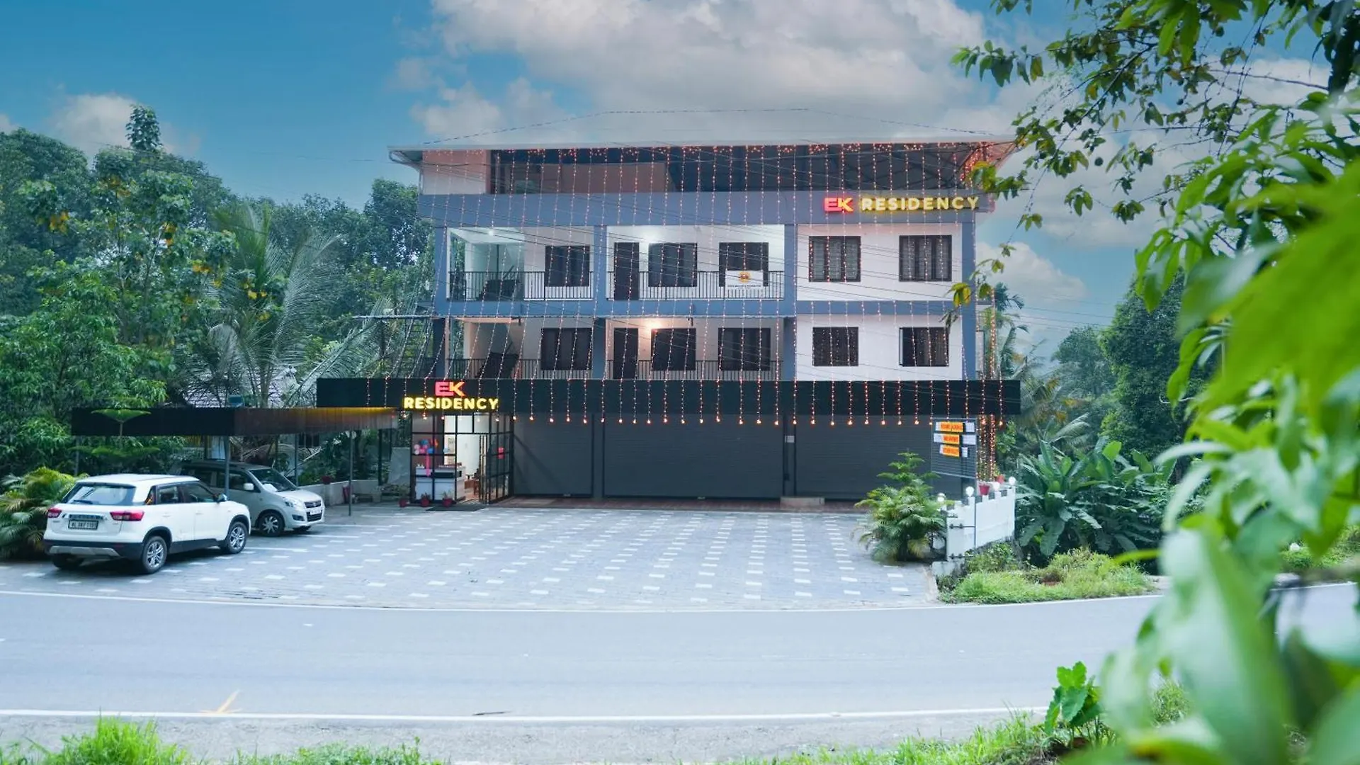 Hotel Ek Residency Anaviratty Indie