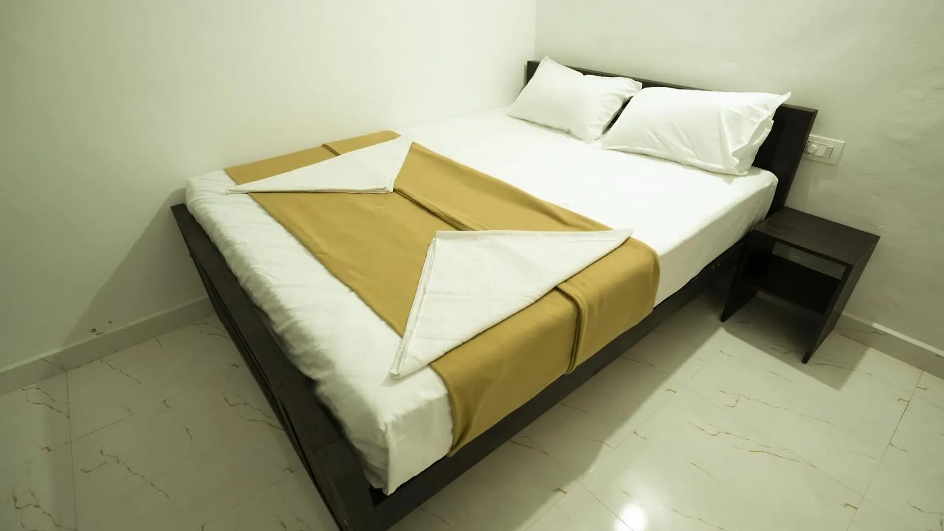 Hotel Ek Residency Anaviratty